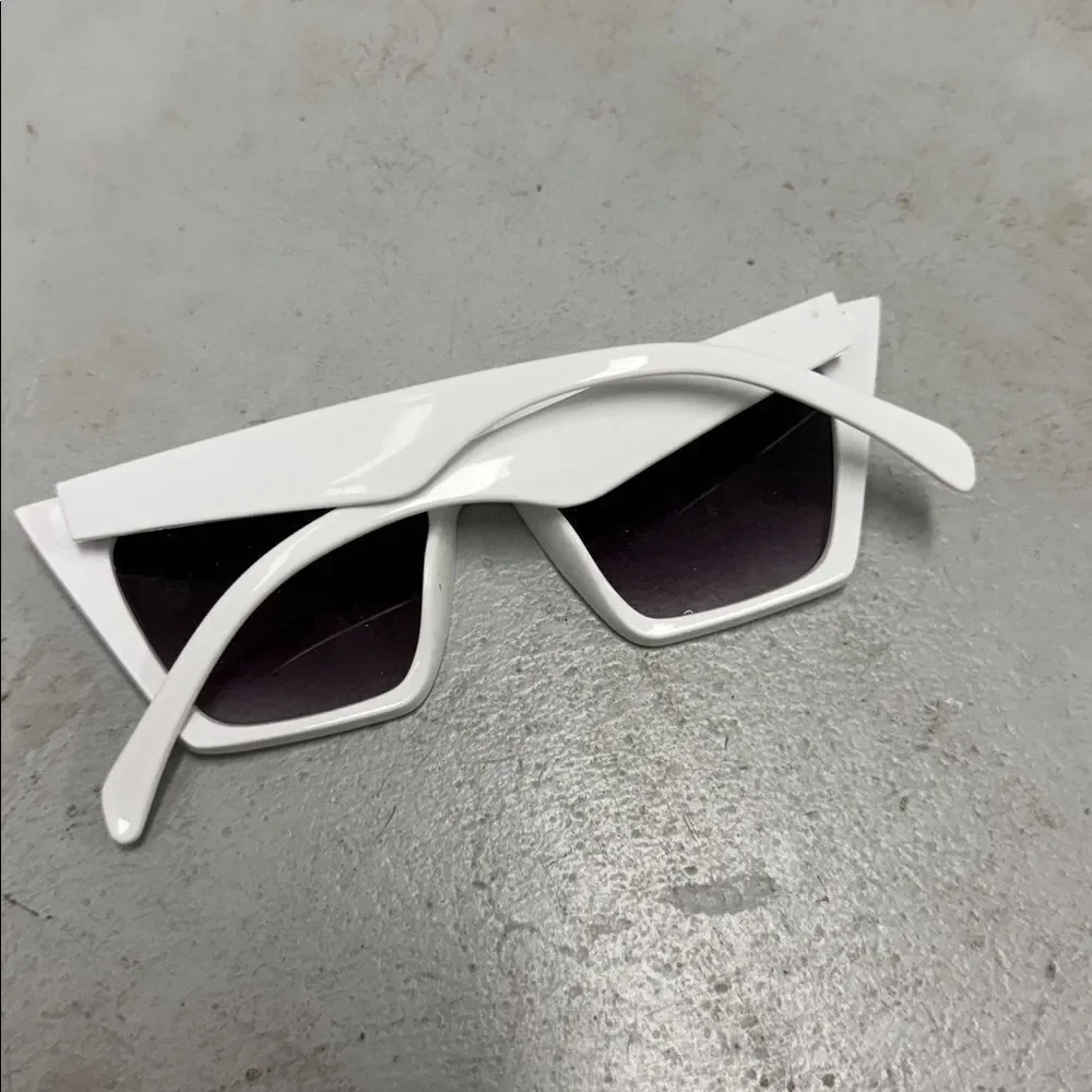 Chic White Cat-Eye Sunglasses NEW Women’s Frames with Soft Case